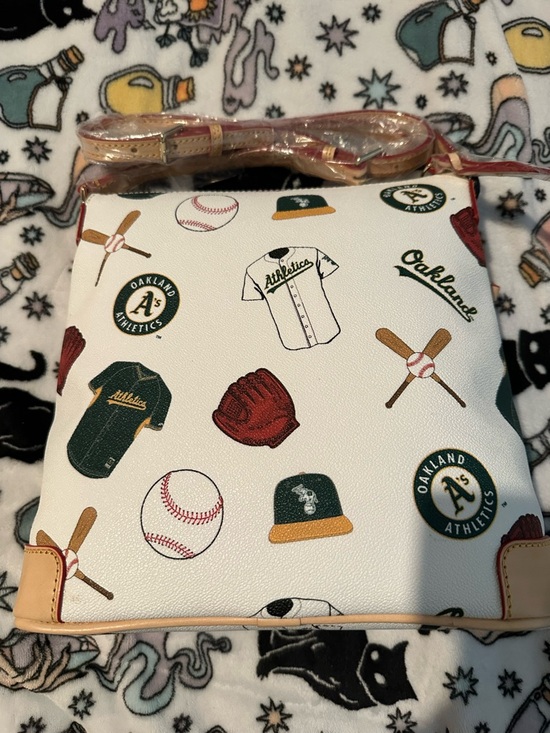 Dooney & Bourke White Oakland Athletics Printed Crossbody Bag - Picture 4 of 6